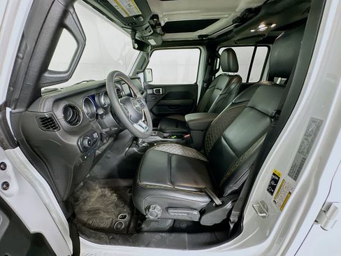 Used 2023 Jeep Wrangler Unlimited Sahara AWD/4WD image 13