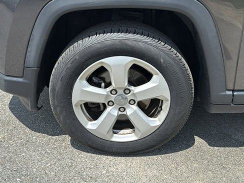 Used 2019 Jeep Compass Latitude w/ Popular Equipment Group AWD/4WD image 11