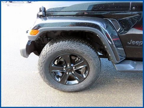 Used 2023 Jeep Wrangler Altitude image 5