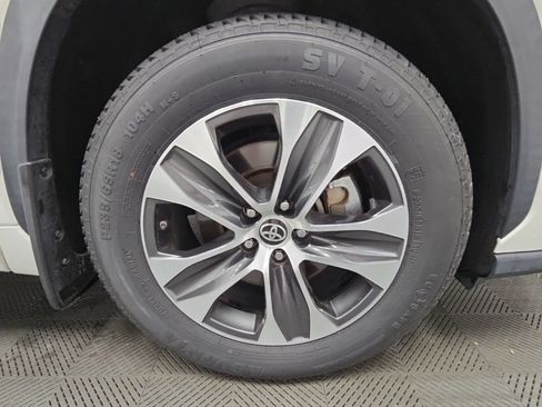 Used 2021 Toyota Highlander XLE AWD/4WD image 49