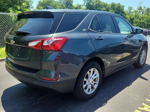 Used 2019 Chevrolet Equinox LS w/ LS Convenience Package FWD image 2