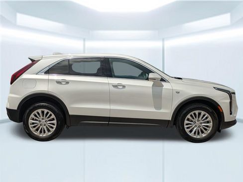 Used 2024 Cadillac XT4 Luxury w/ Cold Weather Package FWD image 7