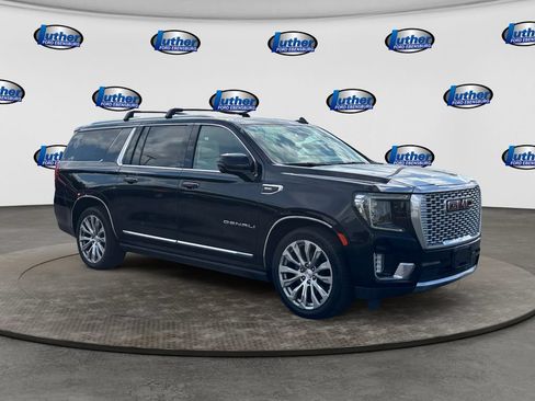 Used 2022 GMC Yukon XL Denali w/ Denali Reserve Package AWD/4WD image 7