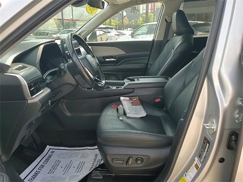 Used 2024 Toyota Grand Highlander Limited image 13