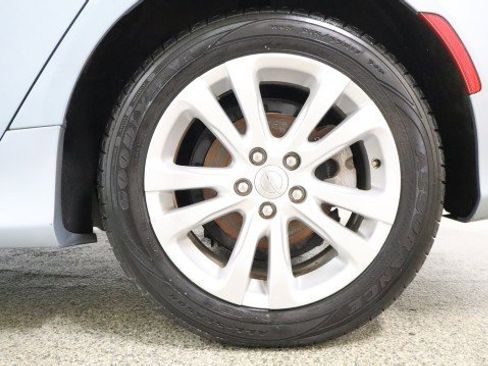 Used 2015 Chrysler 200 Limited image 19