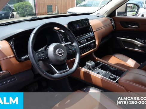 Used 2023 Nissan Pathfinder Platinum w/ Cargo Package AWD/4WD image 10