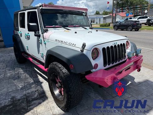 Used 2015 Jeep Wrangler Unlimited Rubicon w/ Connectivity Group AWD/4WD image 5