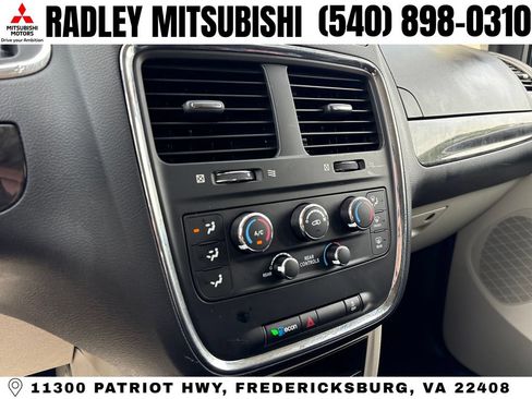 Used 2019 Dodge Grand Caravan SE w/ UConnect Hands-Free Group FWD image 10