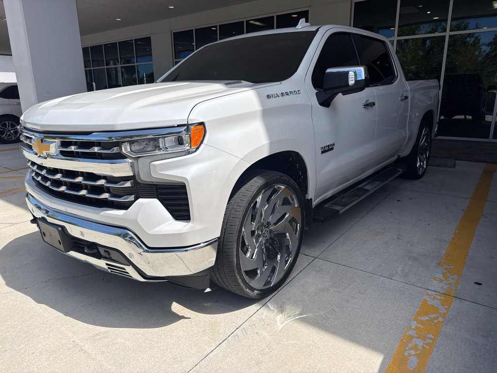 Used 2023 Chevrolet Silverado 1500 LTZ RWD image 2