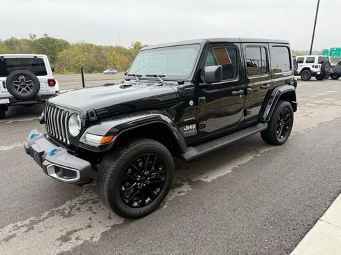 Used 2022 Jeep Wrangler Unlimited Sahara w/ Cold Weather Group AWD/4WD image 8