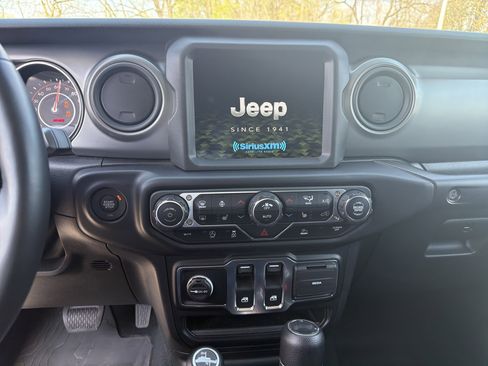 Certified 2022 Jeep Wrangler Sport AWD/4WD image 13