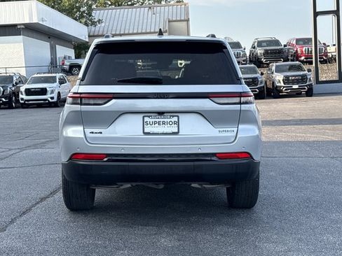 Used 2024 Jeep Grand Cherokee Altitude AWD/4WD image 4