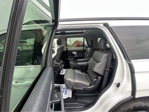 Used 2025 Ford Expedition Active AWD/4WD image 14