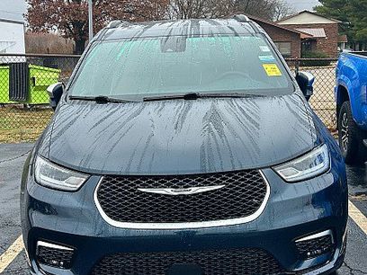 Used 2024 Chrysler Pacifica Pinnacle w/ Trailer Tow Group