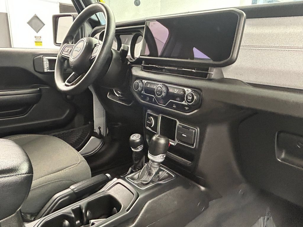 Used 2024 Jeep Wrangler Unlimited Sport AWD/4WD image 10