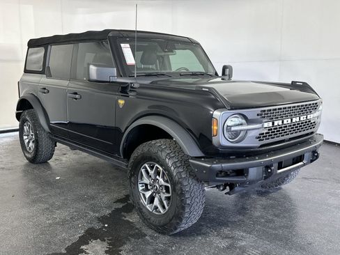 Used 2021 Ford Bronco Badlands image 3