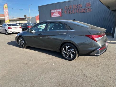 Used 2025 Hyundai Elantra SEL FWD image 11