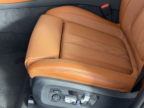 Used 2026 BMW X7 M60i AWD/4WD image 11