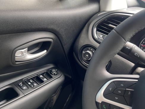 Used 2023 Jeep Renegade Altitude AWD/4WD image 25