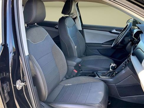 Used 2024 Volkswagen Taos SE image 29