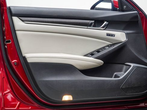 Used 2018 Honda Accord Touring image 38