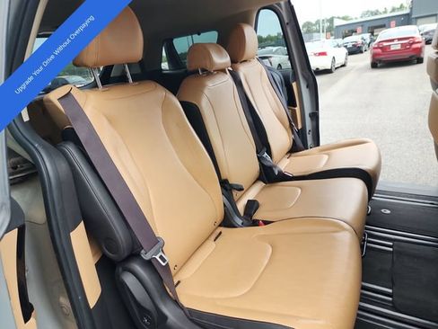 Used 2022 Kia Carnival EX FWD image 18