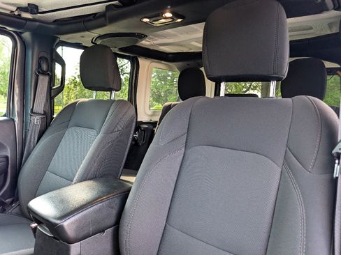 Used 2023 Jeep Wrangler Unlimited w/ Safety Group AWD/4WD image 16