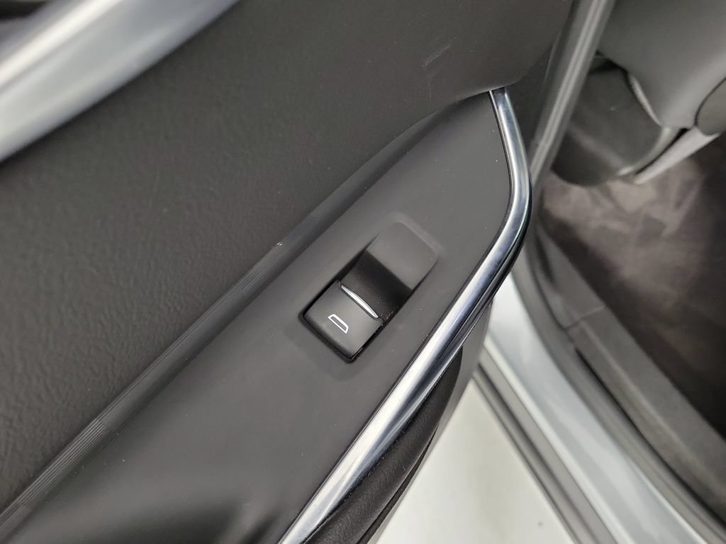 Used 2025 Cadillac XT4 Premium Luxury FWD image 14