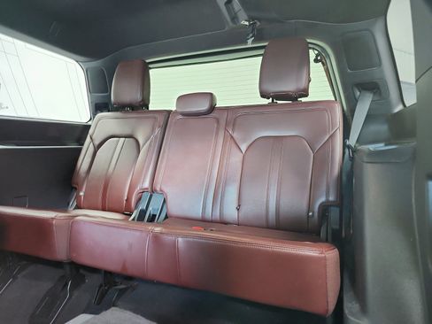 Used 2024 Ford Expedition Limited AWD/4WD image 12