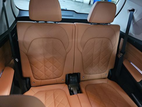 Used 2023 BMW X7 xDrive40i w/ Premium Package AWD/4WD image 13
