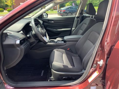 Used 2024 Nissan Altima 2.5 SV w/ SV Premium Package AWD/4WD image 11