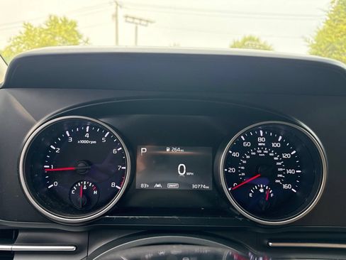 Used 2024 Kia Carnival LX FWD image 10