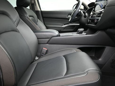 Used 2023 Nissan Pathfinder SL w/ Lighting Package (N92) image 28