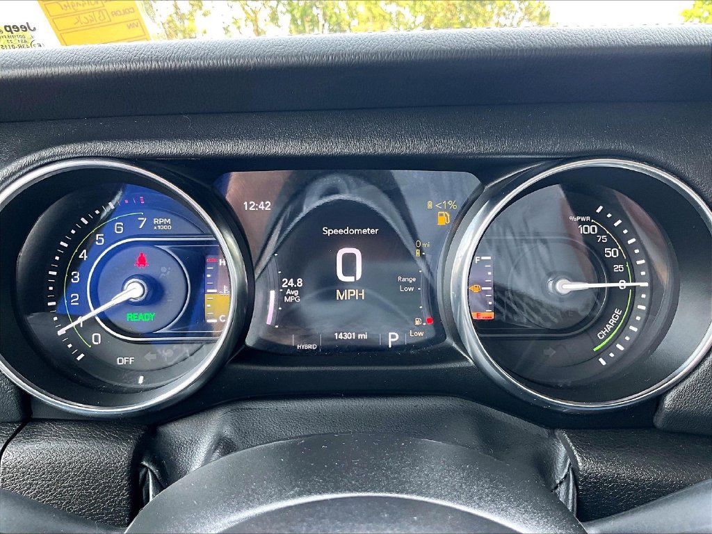 Used 2023 Jeep Wrangler Unlimited Sahara w/ Dual Top Group AWD/4WD image 15