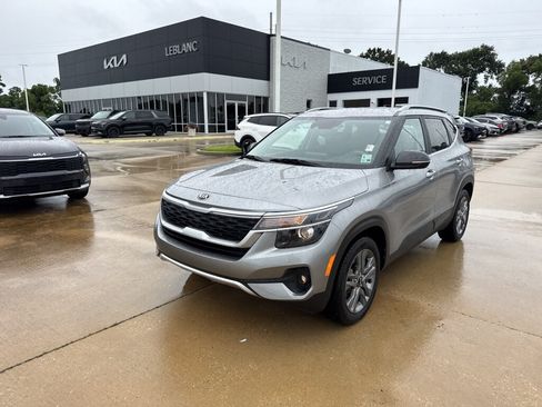 Certified 2021 Kia Seltos S FWD image 3