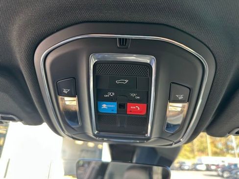 Certified 2025 Jeep Grand Cherokee Altitude image 19