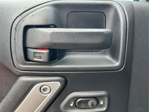 Certified 2016 Jeep Wrangler Unlimited Rubicon w/ Dual Top Group image 27