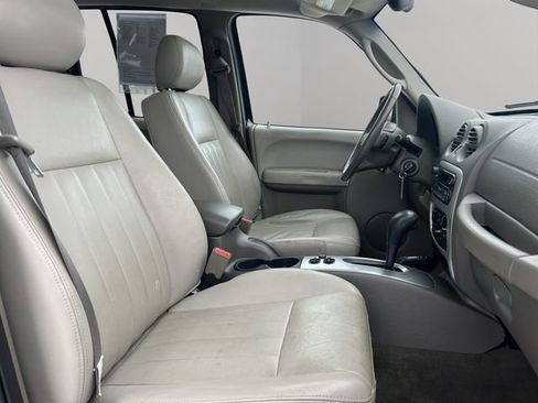 Used 2005 Jeep Liberty Limited image 34