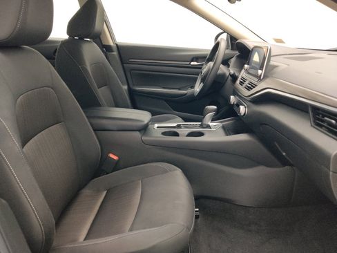 Used 2025 Nissan Altima 2.5 SV FWD image 21