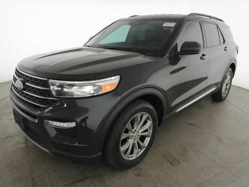 Used 2023 Ford Explorer XLT w/ Equipment Group 202A image 9
