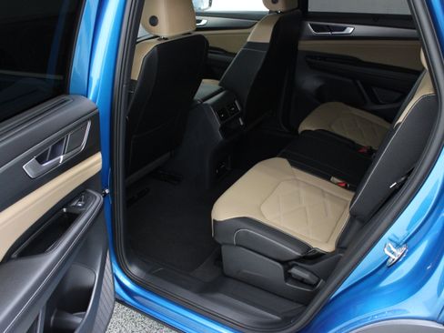 Used 2024 Volkswagen Atlas Cross Sport SE FWD image 26