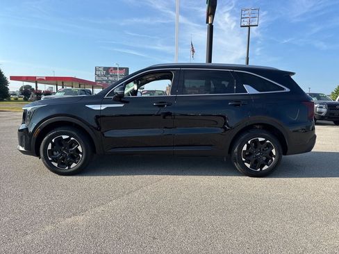 Used 2024 Kia Sorento S AWD/4WD image 3