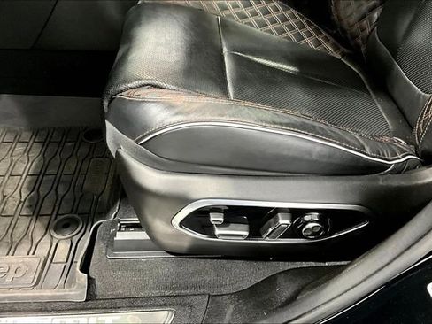 Used 2023 Jeep Grand Cherokee Summit w/ Luxury Tech Group V image 19