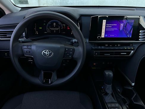 Used 2025 Toyota Camry LE image 13