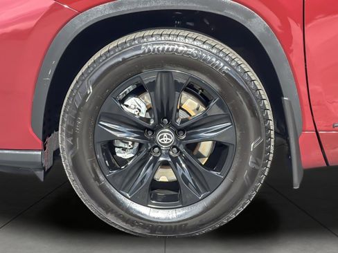 Certified 2025 Toyota Highlander XLE image 26