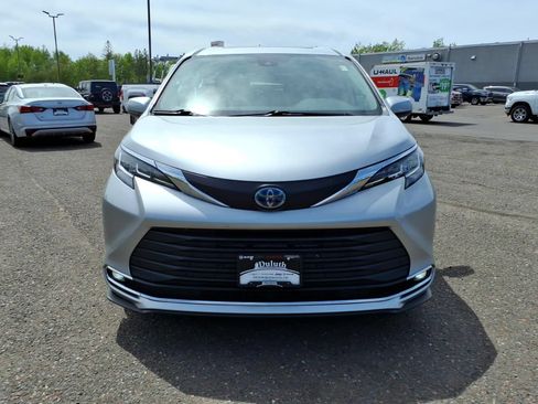Used 2021 Toyota Sienna XLE w/ XLE Plus Package AWD/4WD image 8