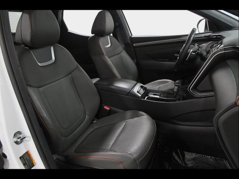 Certified 2024 Hyundai Santa Cruz Limited image 17