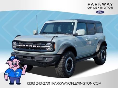 Used 2023 Ford Bronco Outer Banks w/ Sasquatch Package AWD/4WD image 1