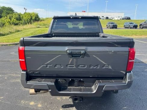 Used 2024 Toyota Tacoma TRD Off-Road AWD/4WD image 4