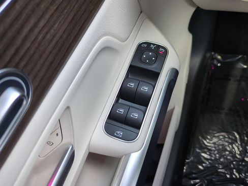 Used 2026 Mercedes-Benz GLB 250 w/ Exclusive Package image 19